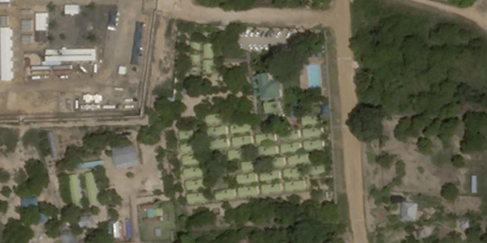 HANDOUT - Dieses Satellitenfoto von Planet Labs Inc. zeigt das Hotel Amarula Palma (M) mit seinem Hubschrauberlandeplatz unten links. Die Terrormiliz Islamischer Staat (IS) steckt nach eigenen Angaben hinter der groß angelegten Attacke auf die Küs...