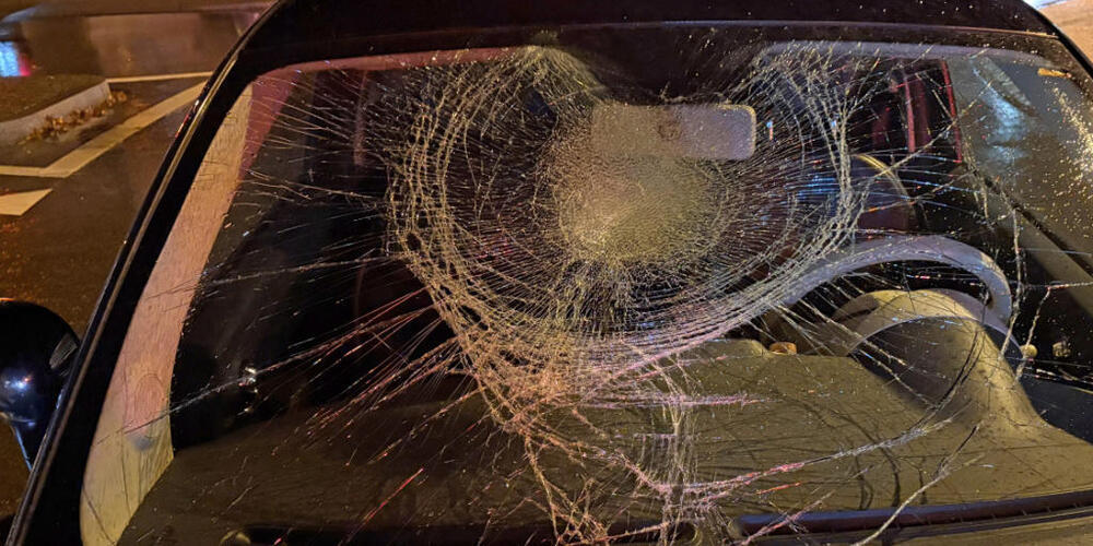 Eine 42-jährige E-Bike-Fahrerin wurde am Sonntag kurz nach Mitternacht bei einem Unfall in Frauenfeld TG verletzt - eine 29-jährige Autofahrerin hatte sie im Kreisel übersehen.