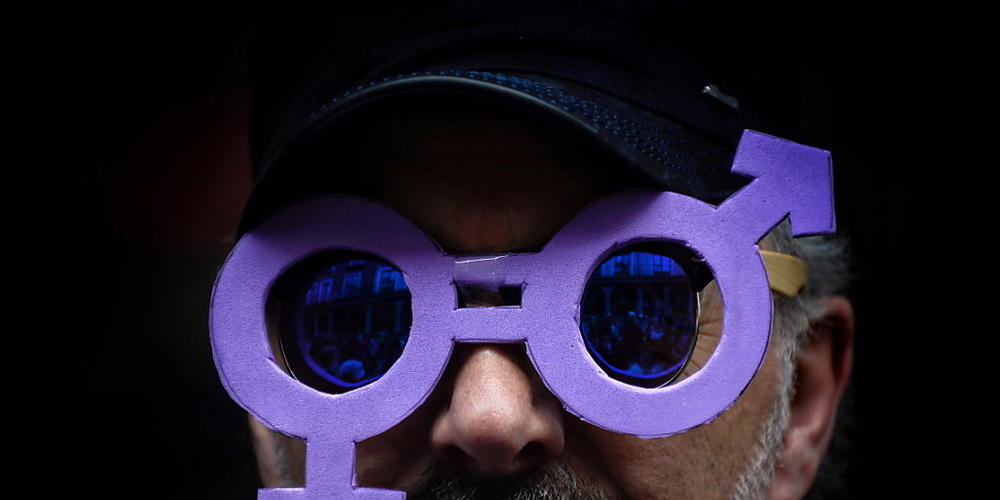 Laut einer Studie des WEF verzögert die Corona-Pandemie die Fortschritte bei der Gleichstellung von Mann und Frau um eine ganze Generation. (Symbolbild)