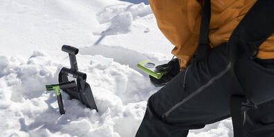 Üben mit dem Verschütteten-Suchgerät. Im zu Ende gehenden Winter sind mehr Menschen in Lawinen ums Leben gekommen als im langjährigen Durchschnitt. (Archivbild)