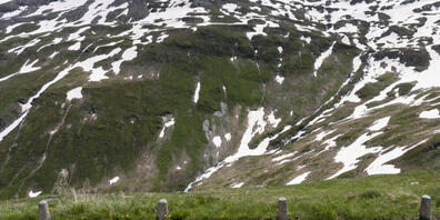 Auf der Strasse des Furkapasses gilt seit Montagmorgen die Wintersperre. (Archivaufnahme)