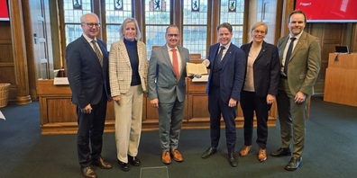 Der RR zeigt die Kantonsverfassung von 1834.