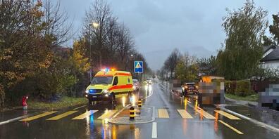 Eine 16-jährige Jugendliche überquerte in Lauperdorf SO einen Fussgängerstreifen und wurde von einem Auto erfasst.