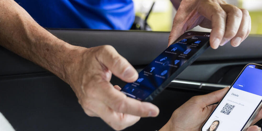 Der Lernfahrausweis ist im Kanton Schwyz nun auch elektronisch verfügbar. (Symbolbild)