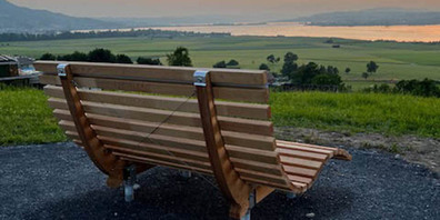Die neuen Liegebänke bieten einen Panoramablick.