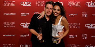 Katia Bischoff (als Mileva Marić) und David Jakobs (als Albert Einstein) erhalten den Preis als beste Darstellerin bzw. bester Darsteller in einer Hauptrolle.