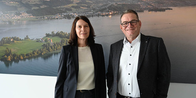 Bezirkskassierin Irene Capaul und Dominik Hug blicken entspannt auf das budgetierte Minus.