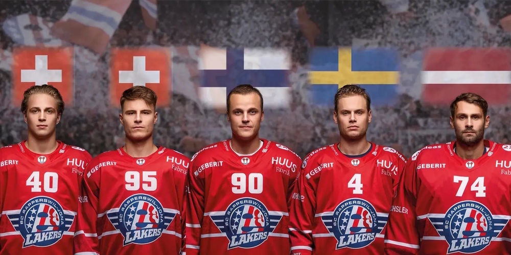 Lakers-Spieler in Nationalteams: (v.l.n.r.) die Stürmer Jonas Taibel und Tyler Moy, die Verteidiger Julius Honka und Jacob Larsson, Torhüter Ivars Punnenovs.