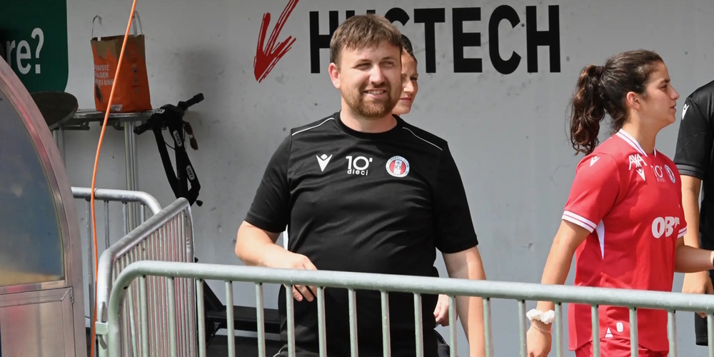 Dario Semadeni (1.v.l.) ist seit diesem Sommer Sportchef und technischer Leiter der Frauenabteilung des FC Rapperswil-Jona.