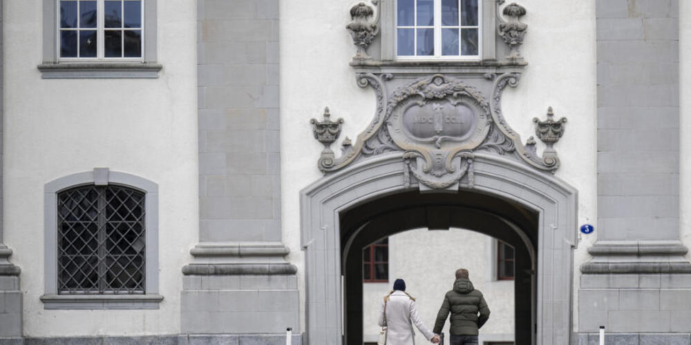 Im Kanton St. Gallen gibt es ab 2028 mehr Mittel für die Vergünstigung der Krankenkassenprämien. (Archivbild)