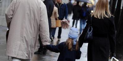 Behörden sollen wissen, wer sorgeberechtigt ist. Der Bundesrat prüft eine Registrierung. (Symbolbild)