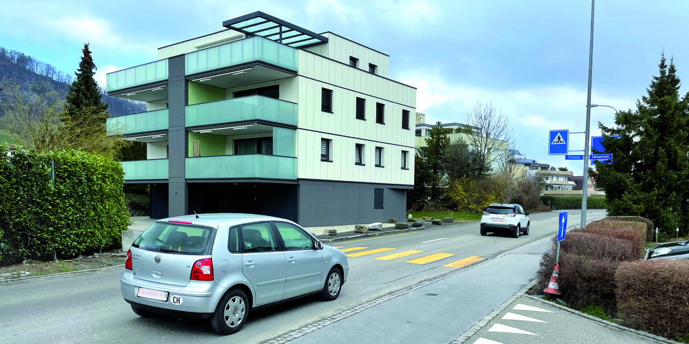 Dieser Fussgängerstreifen wird durch eine Lichtsignalanlage ergänzt