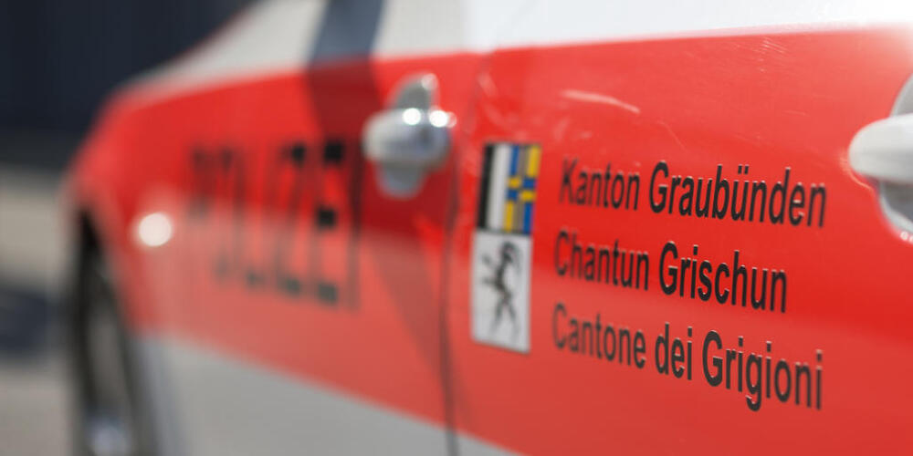 Die Kantonspolizei Graubünden rückte am Donnerstag zu einem Arbeitsunfall in Davos aus. (Symbolbild)