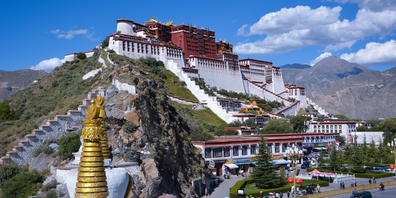 Immer noch flüchten Menschen aus Tibet (Bild: Hauptstadt Lhasa) – oft über Nepal oder Indien.