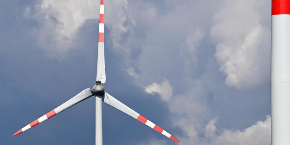 Der Zürcher Regierungsrat sieht Platz für bis zu 60 Windenergieanlagen im Kanton Zürich. Er hat eine entsprechende Richtplanvorlage an den Kantonsrat überwiesen. (Symbolbild)