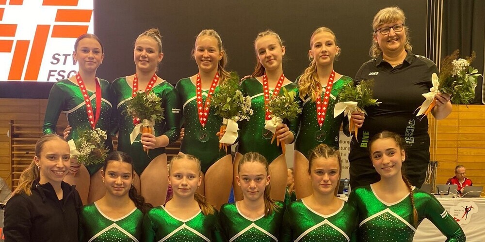 Hinten links Elina Baumgartner, Ilona Zünd (dritte von links), Elin Grüninger (zweite von rechts), Sabine Dudler (ganz rechts) Vorne zweite von links Nuala Hohl, Jessy Hamburger, Adriana Pilovic (ganz rechts)