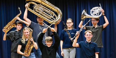 Sieben neue Mitglieder im Korps (v.l.n.r. Curdin Mark, Carina Hillmann, Nicolas Sonderegger, Philipp Bärtsch, Enya Lutz, David Kling und Fabio Lengg)