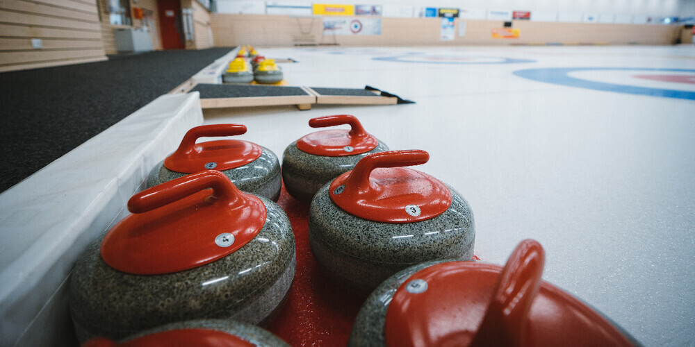 Das Curling Center St.Gallen öffnet am Sonntag, 23. November, seine Türen für alle, die den beliebten Eissport einmal selbst ausprobieren möchten.