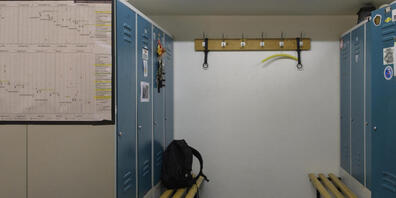 Einem Mitarbeiter des Berufs- und Weiterbildungszentrums Wil-Uzwil wird vorgeworfen, in der Garderobe der Lehrerinnen und Lehrer Filmaufnahmen gemacht zu haben. (Symbolbild)