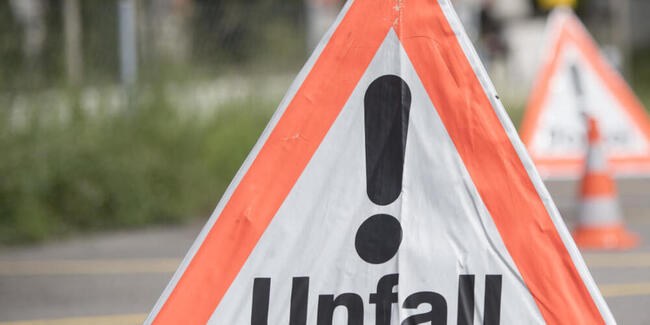 Bei einer Sprengung in Vorarlberg sind fahrende Autos von Felsbrocken getroffen worden. (Symbolbild)