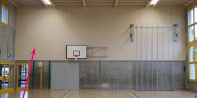 Schalldämmung auf einer Fläche von 70 m²: Neue Akustikwand im Mehrzweckgebäude Hof, deutlich unter Budget eingebaut von einer Rufner Firma.