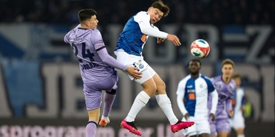 Der Basler Flavius Daniliuc (l.) im Zweikampf mit Nikolas Muci von den Grasshoppers.