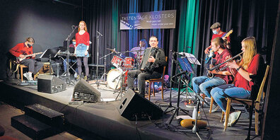 Workshop-Abschlusskonzert: Kanti-s-wings mit Goran Kovacˇevic´ und Andi Schnoz.