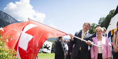 Ebenso die höchste Bündnerin Valérie Favre Accola (rechts neben Nationalrätin Madgalena Martullo-Blocher). (Archiv)