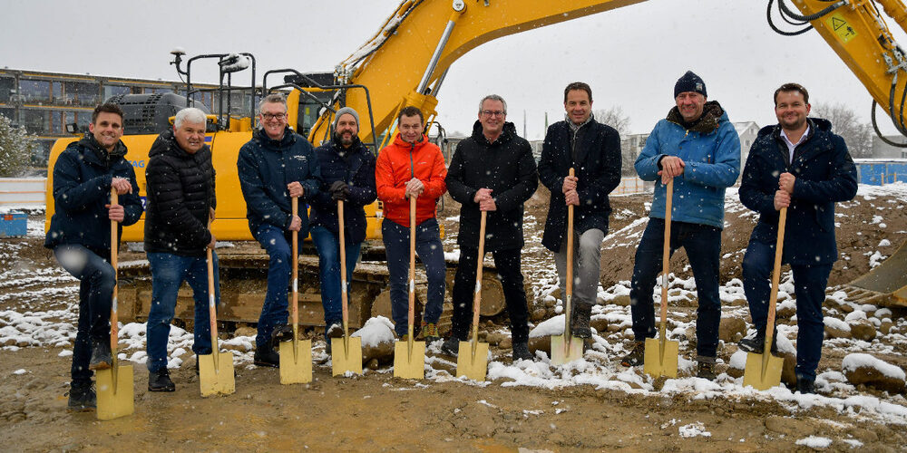Spatenstich für die Überbauung Mühlegut: Vertreter der Ortsgemeinde Goldach und der St.Galler Pensionskasse vor Ort.