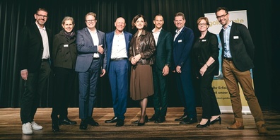 v.l.n.r. Tumasch Mischol, Anita Martinecz, Markus Ernst, Marc Bohnenblust, Regine Sauter, Fabian Streiff,  Reto Linder, Sabine Vernik, Samuel Mösle (Vereinsvorstand, Referenten und kantonale Standortförderung) 