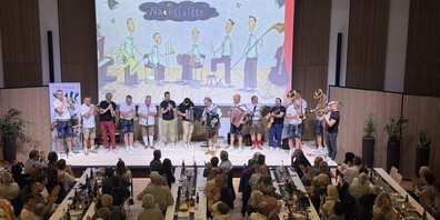 Die Nachtfalter mit den befreundeten Formationen GaudiKrainer und Rex Quintett, die ebenfalls am Jubiläumsabend auf der Bühne standen.