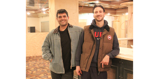 Lokal DJ Sam Madi (l.) und Eventorganisator Yannick Vuga.