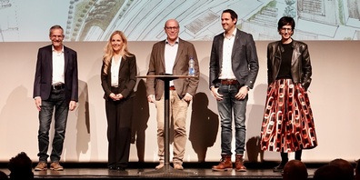 v.l. Marcel Gämperli, Stadtplaner RJ; Barbara Dillier, Stadtpräsidentin RJ; Ueli Dobler, Stadtrat/Bauchef RJ; Pascal Hinder, Projektleiter Tiefbauamt Kt. St. Gallen; Susanne Hartmann, Regierungsrätin Kt. St. Gallen.