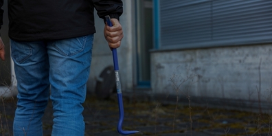 Laut Kantonspolizei St.Gallen verschaffte sich die unbekannte Täterschaft gewaltsam Zutritt ins Innere des Hotels. (Symbolbild)