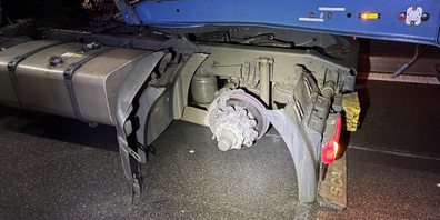 Warum sich die Komplettreifen während der Fahrt vom Sattelschlepper lösten, ist Gegenstand laufender Ermittlungen.