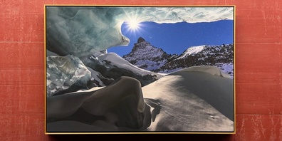 Ein einzigartiger Moment, fotografiert von Tobias Ryser: Das Matterhorn aus einer inzwischen weggeschmolzenen Gletscherhöhle – Symbol für den rasanten Rückzug des Eises.
