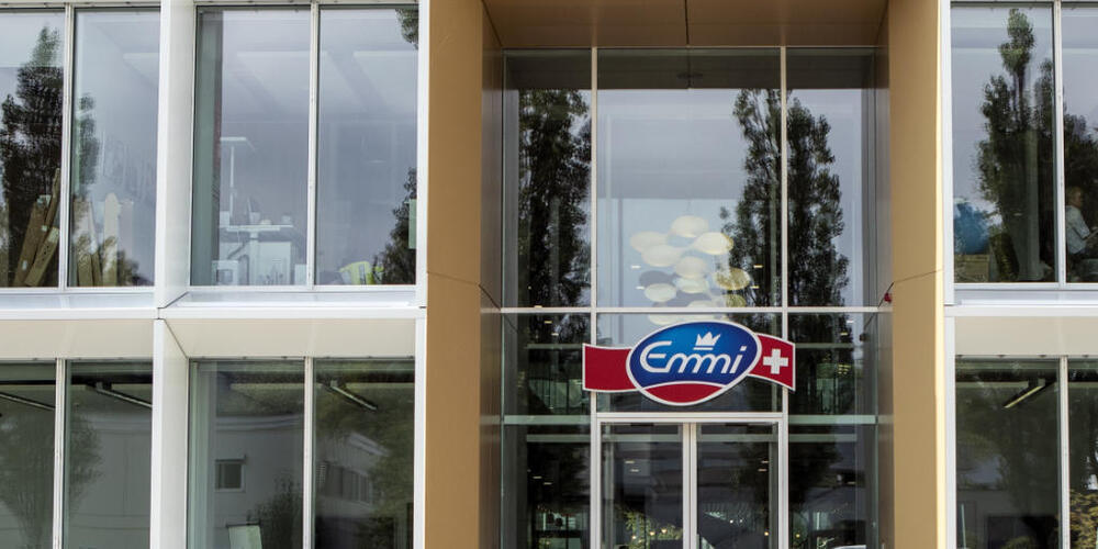 Die Luzerner Emmi Gruppe will mit dem Kauf einer britischen Firma ihr Dessertgeschäft stärken. (Archivaufnahme)