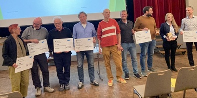 Die Jury des Walder Energiepreises begutachtet die sechs prämierten Projekte – von Bauökologie über Solaranlagen bis hin zu Repair-Café und smarter Gebäudeautomation.