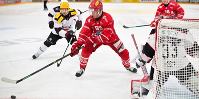 Tyler Moy stürmt gegen das Lausanner Tor. Doch der Lakers-Goalgetter bleibt glücklos - schon im elften Spiel in Serie.