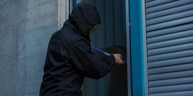 Die Täterschaft verschaffte sich gewaltsam Zutritt ins Depot. (Symbolbild)