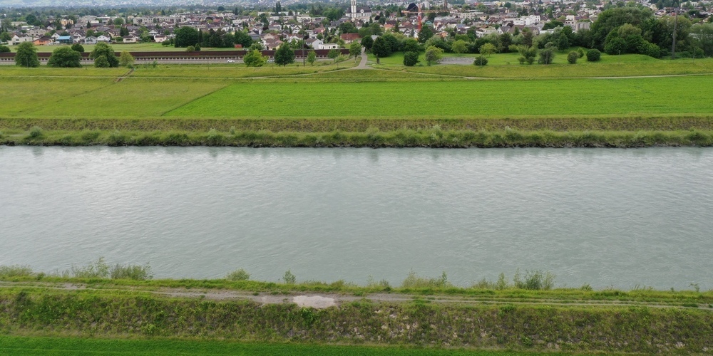 Hier soll die Brücke über den Rhein führen.
