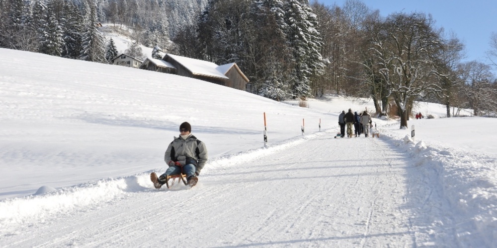 Offizielle Schlittelbahn von Orn nach Wernetshausen bei genügend Schnee in Betrieb.