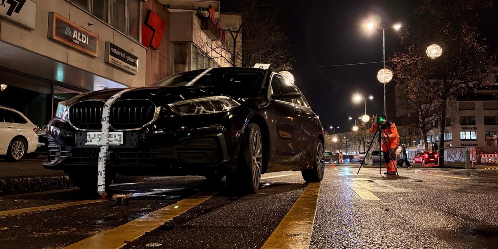 Zurzeit ist unklar, ob sich die Kollision auf oder neben dem Fussgängerstreifen ereignet hatte.