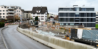 Der Kreisel Hirschen nimmt Gestalt an. Die Bauarbeiten sind laut kantonalem Tiefbauamt im Zeitplan.