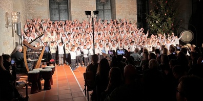  Die Schülerinnen und Schüler der Primarschule singen wieder Weihnachtslieder. (Archivbild)