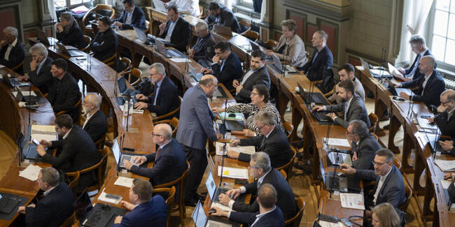 Das Entlastungspaket mit 87 Massnahmen bietet dem Kantonsrat viel Stoff für lange Debatten in der Wintersession. (Archivbild)