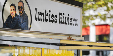 Dem «Imbiss Riviera» und dem «Bistro & Grill am See» am Zürcher Bellevue droht das Aus. Die Stadt wird die Bewilligungen für die beiden Stände voraussichtlich nicht verlängern. (Archivbild)