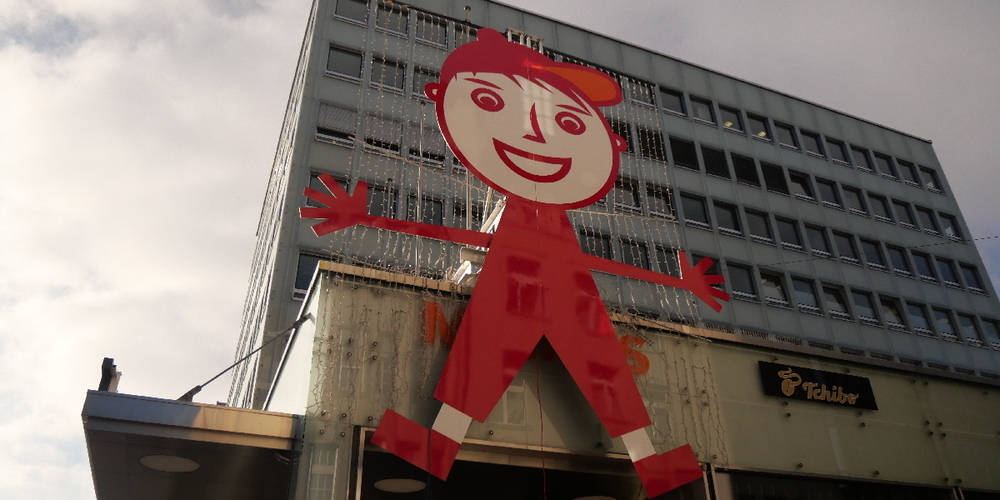 Seit heute schmückt das «Männli» wieder den Neumarkt