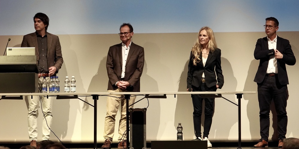 Informativer und ruhiger Abend zur Steuererhöhung. v.l. Anatol Pante; Theo Altorfer (beide Publicis); Stadtpräsidentin Barbara Dillier; Oliver Wullschleger, BDO