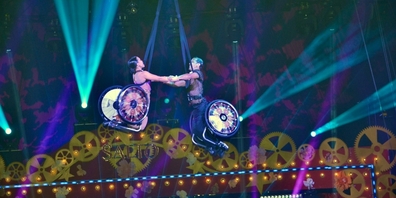 Überwinden die Schwerkraft im Rollstuhl: die philippinischen Artisten Edelyn und Julius.